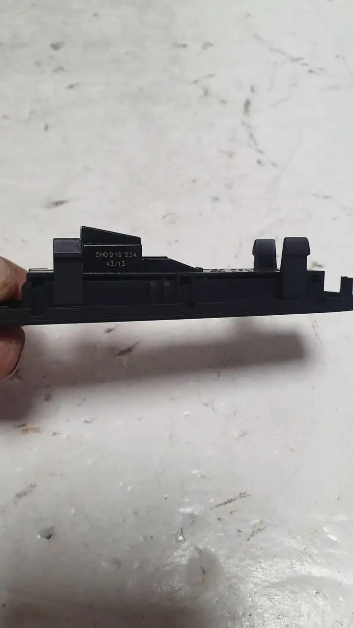 Volkswagen Tiguan (2011 - 2016)  5N0919234 Включатель надувной подушки для пассажира