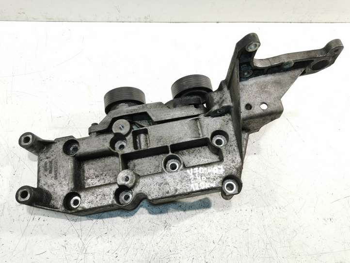 Volvo V70 (2004 - 2007)  30757168 Кронштейн крепления двигателя