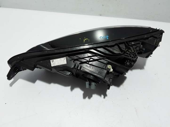Volvo V60 (2018 - )  32273038 Передняя фара