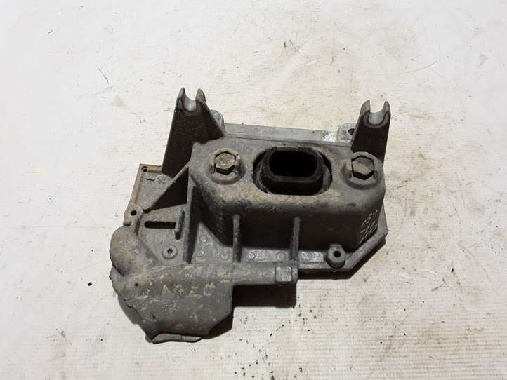 Renault Clio II (2001 - 2005)  8200136887 Кронштейн крепления двигателя