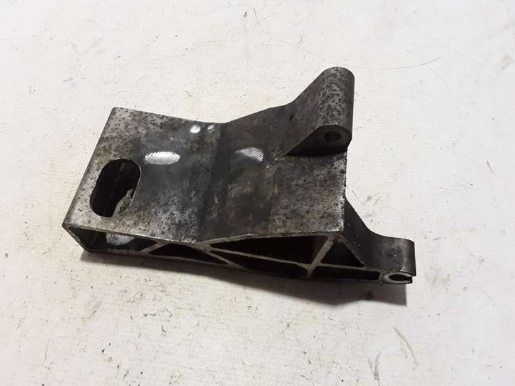 Volvo S60 (2004 - 2010)  30741575 Кронштейн крепления двигателя