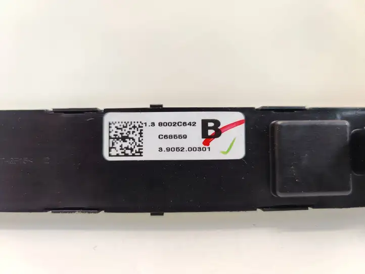 Mitsubishi Outlander (2018 - 2021) 8002C642 Включатель аварийных фонарей — фото 5