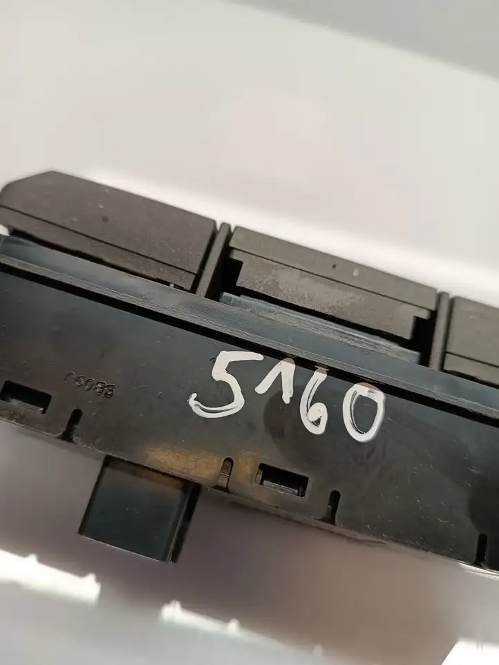 SsangYong Korando (2013 - 2017)  299130909 Включатель аварийных фонарей