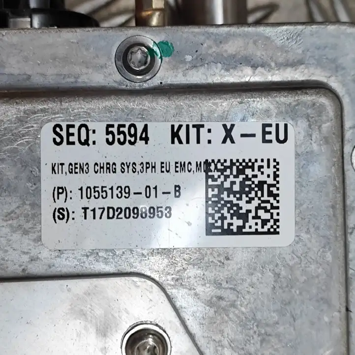 Tesla Model X (2015 - 2021)  105513901B Преобразователь напряжения