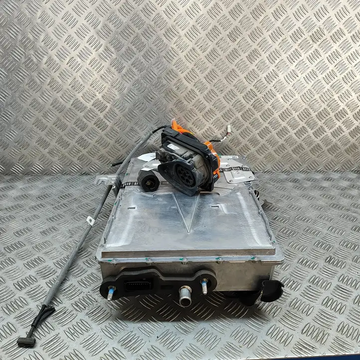 Tesla Model X (2015 - 2021)  105513901B Преобразователь напряжения