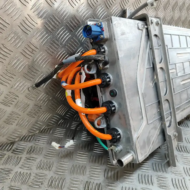 Tesla Model X (2015 - 2021)  105513901B Преобразователь напряжения