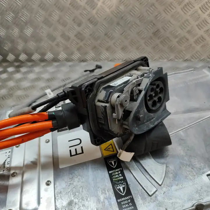 Tesla Model X (2015 - 2021)  105513901B Преобразователь напряжения