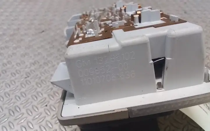 Opel Meriva B (2010 - 2014) 13285102 Включатель освещения интерьера — фото 2