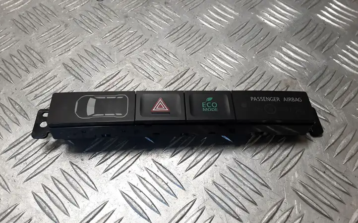 Mitsubishi Outlander (2018 - 2021) 8002B409 Включатель аварийных фонарей — фото 1