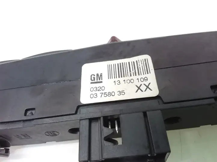 Opel Astra H (2004 - 2009) 13100109 Включатель аварийных фонарей — фото 3