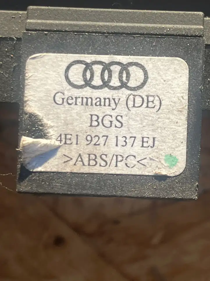 Audi A8 S8 D3 4E (2007 - 2010) 4B1927137BJ Включатель аварийных фонарей — фото 3