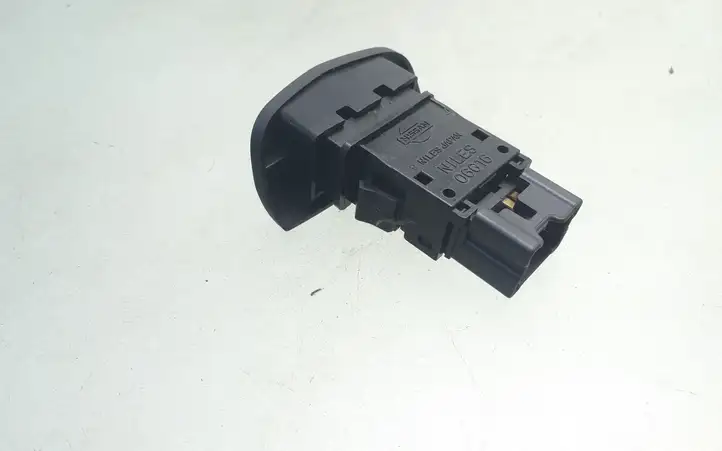 Nissan Primera (2001 - 2008) 06016 Включатель аварийных фонарей — фото 3
