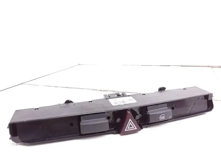 Opel Astra H (2004 - 2009) 03758075 Включатель аварийных фонарей — фото 1