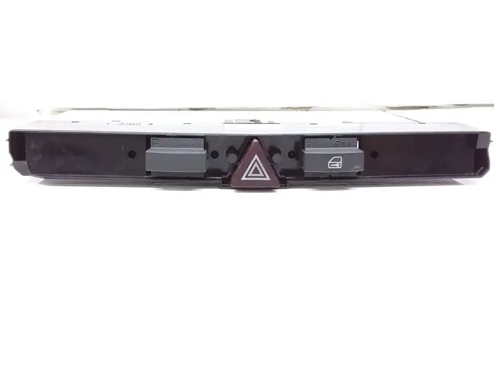 Opel Astra H (2004 - 2009) 03758075 Включатель аварийных фонарей — фото 1