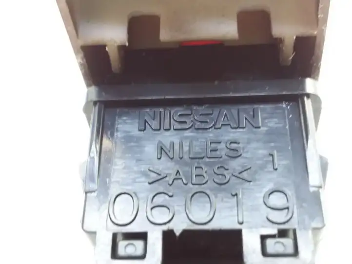 Nissan Versa (2006 - 2012) 06019 Включатель аварийных фонарей — фото 4