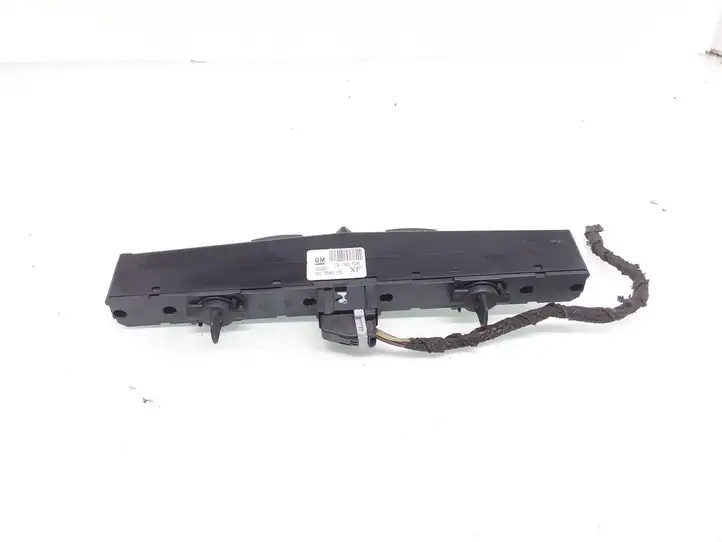 Opel Astra H (2004 - 2009) 13100105 Включатель аварийных фонарей — фото 3