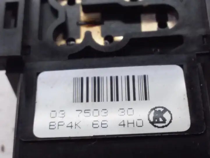 Mazda 3 I (2003 - 2006) BP4K664H0 Включатель аварийных фонарей — фото 4