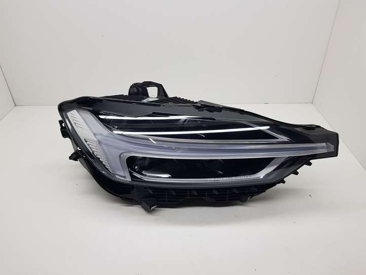 Volvo XC60 (2017 - )  31656615 Передняя фара