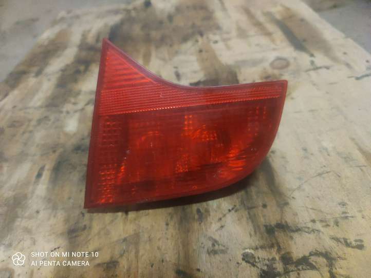 Audi A4 (2004 - 2009)  484502 Задний фонарь в кузове