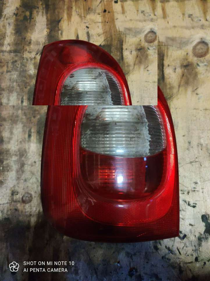 Citroen Xsara Picasso (1999 - 2012)  89300231 Задний фонарь в кузове