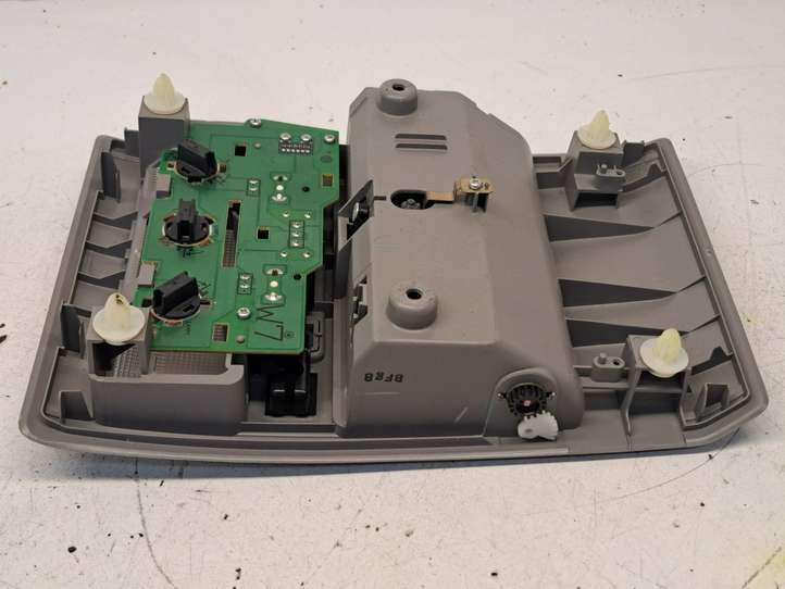Toyota Prius (XW30) (2009 - 2015)  1D111022G Передняя подсветка
