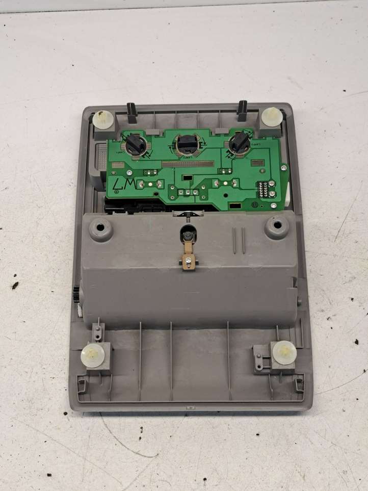 Toyota Prius (XW30) (2009 - 2015)  1D111022G Передняя подсветка