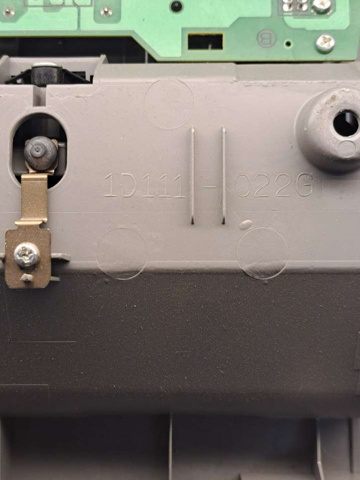 Toyota Prius (XW30) (2009 - 2015)  1D111022G Передняя подсветка