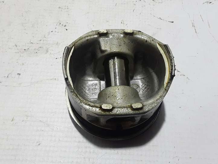 Renault Clio III (2005 - 2012)  7701476747 Поршень с шатуном