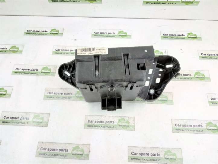 0009829608 Mercedes-Benz A W176 Akumuliatoriaus tvirtinimo padas