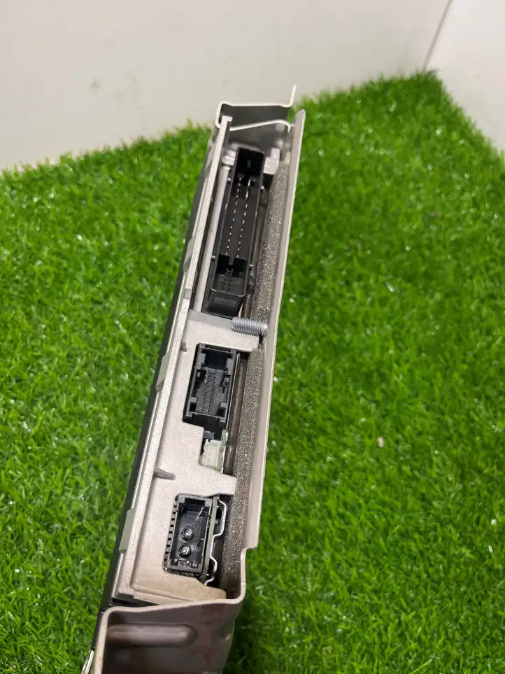 Porsche 911 992 (2019 - ) 992035223E Усилитель звука — фото 3