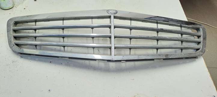 Mercedes-Benz C W204 (2007 - 2014)  A2048800083 Верхняя решётка