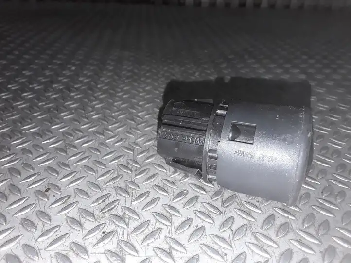 Renault Megane II (2002 - 2005)  1927937 Включатель зажигания и стартера