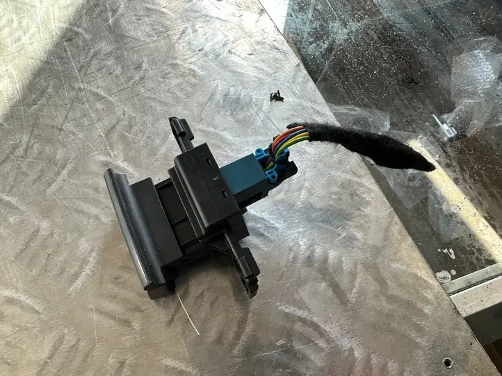 Citroen C4 Grand Picasso (2013 - 2016) 032142502 Кнопка ручного тормоза — фото 3