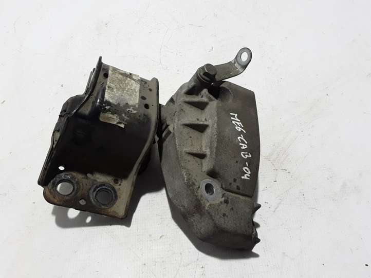 Renault Megane II (2002 - 2005)  8200168002 Кронштейн крепления двигателя