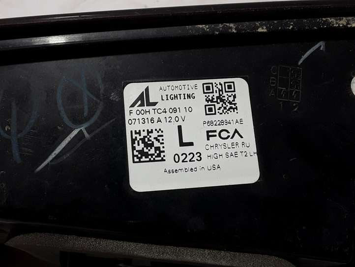Chrysler Pacifica (2016 - )  P68228941AE Задний фонарь в крышке багажника