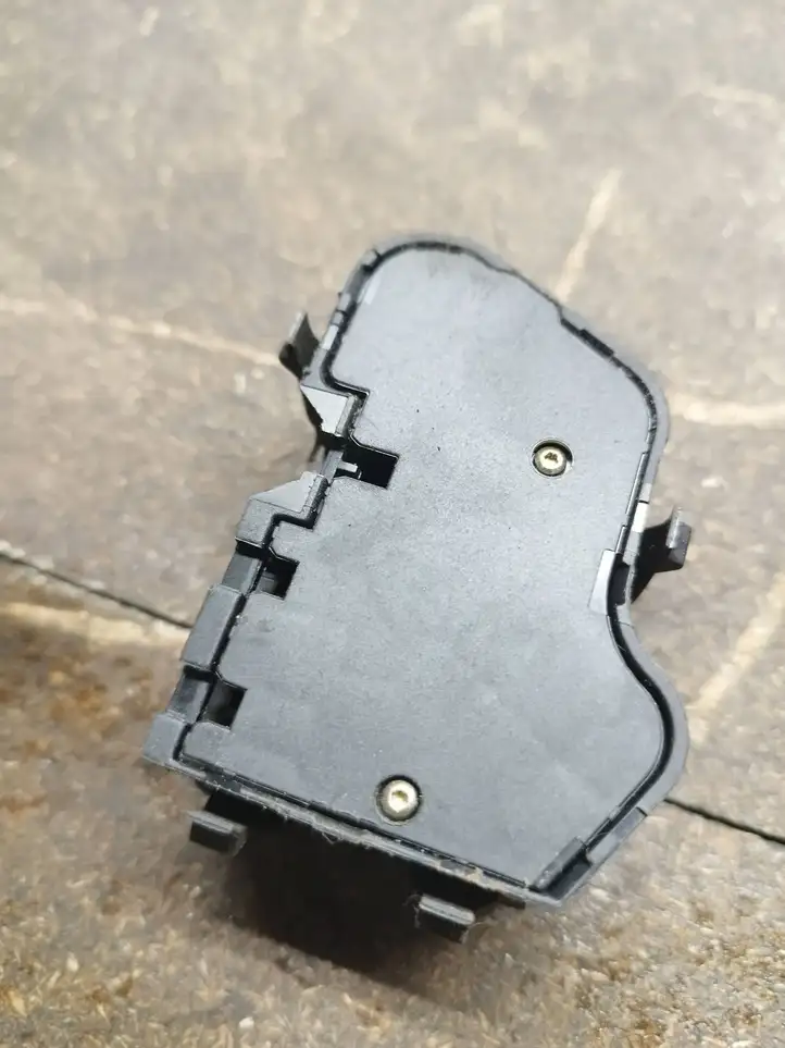 Mercedes-Benz C W203 (2000 - 2007)  2108213751 Управление регулеровки сидений 