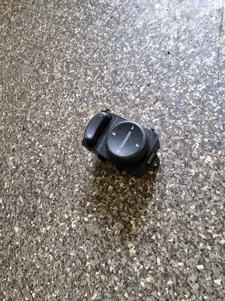 Chrysler Voyager (2001 - 2004)   Включатель зеркал