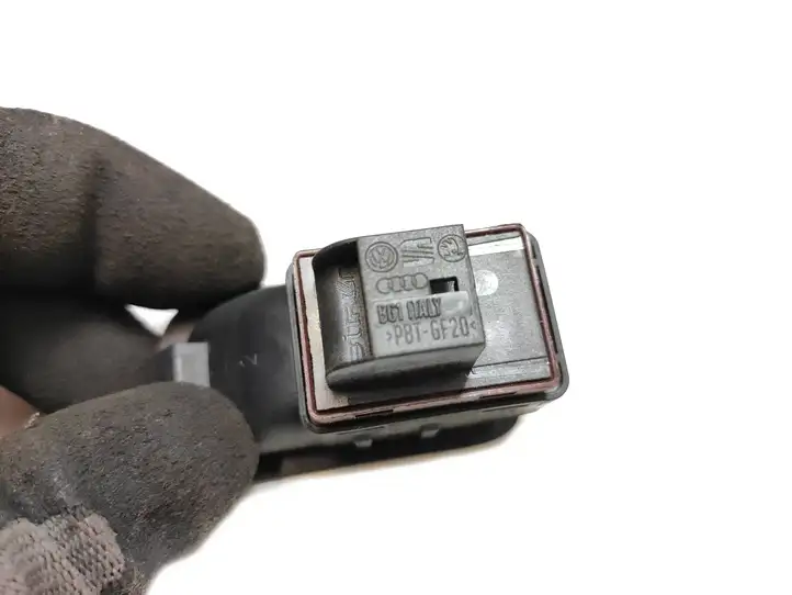 Audi Q5 SQ5 (2008 - 2012) 8R0959829 Кнопка закрытия багажника — фото 4