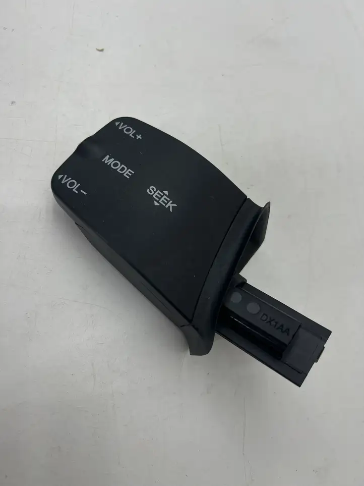 Ford Focus (2005 - 2008) 758710 Включатель регулировки звука — фото 1