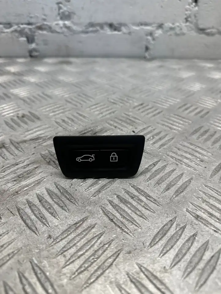 BMW X5 F15 (2013 - 2017) 9275121 Кнопка закрытия багажника — фото 1