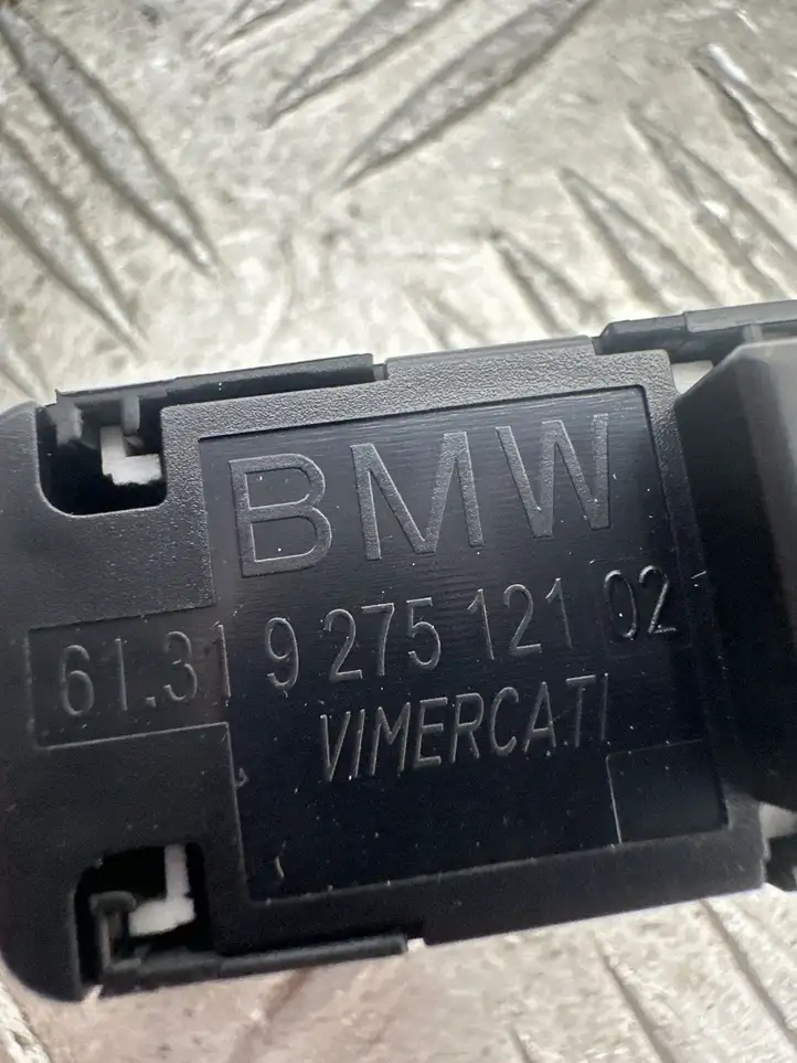 BMW X5 F15 (2013 - 2017) 9275121 Кнопка закрытия багажника — фото 3