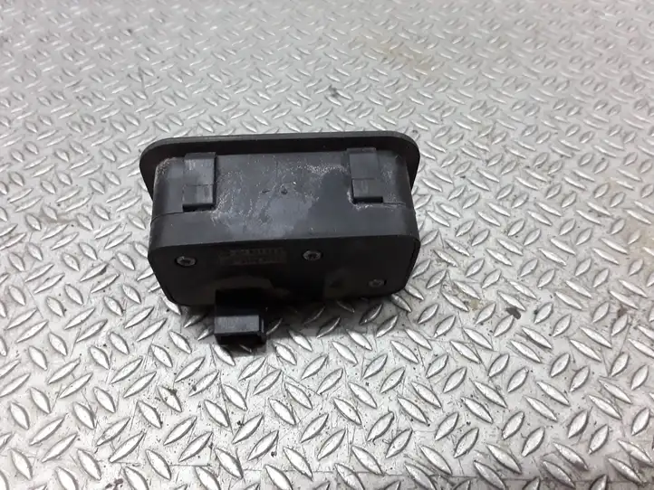 Mercedes-Benz E W211 (2002 - 2009) 2118219251 Кнопка закрытия багажника — фото 2