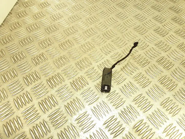 BMW 5 E39 (1996 - 2003)  8350947 Включатель аварийных фонарей