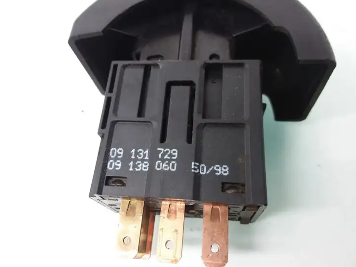 Opel Astra G (1998 - 2004) 09131729 Включатель аварийных фонарей — фото 3