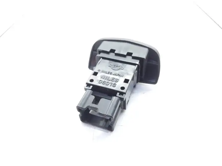 Nissan Primera (2001 - 2008) NILES06016 Включатель аварийных фонарей — фото 3