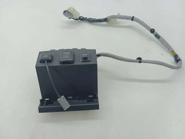 83410T0AK210M1 Honda CR-V USB jungtis