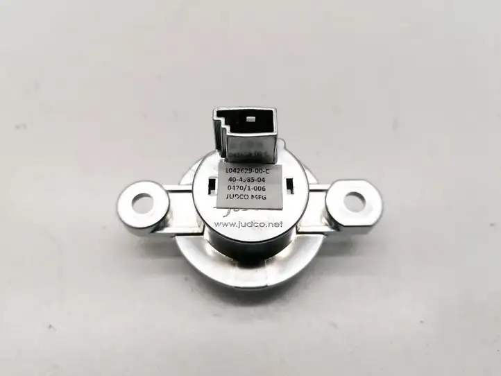 Tesla Model X (2015 - 2021) 1042629-00-C Кнопка закрытия багажника — фото 2