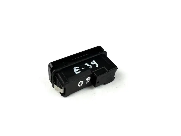 BMW 5 E39 (1996 - 2003) 8350947 Включатель аварийных фонарей — фото 3