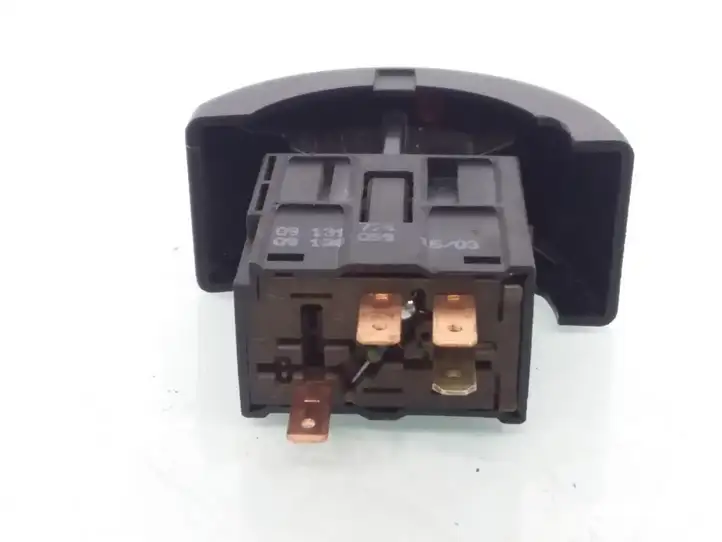 Opel Astra G (1998 - 2004) 09131728 Включатель аварийных фонарей — фото 3