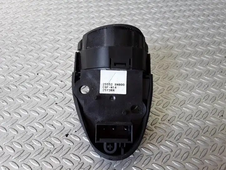 Nissan (2000 - 2006) C8FN14 Включатель регулировки звука — фото 2